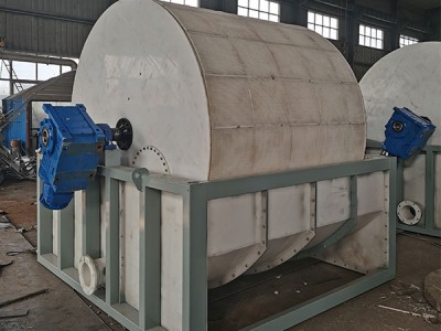 Què és un filtre de buit rotatiu continu?